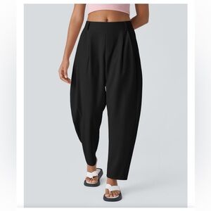 NWT Halara Flex Mid Rise Pocket Barrel
Leg Work Pants in Black. Size 2X